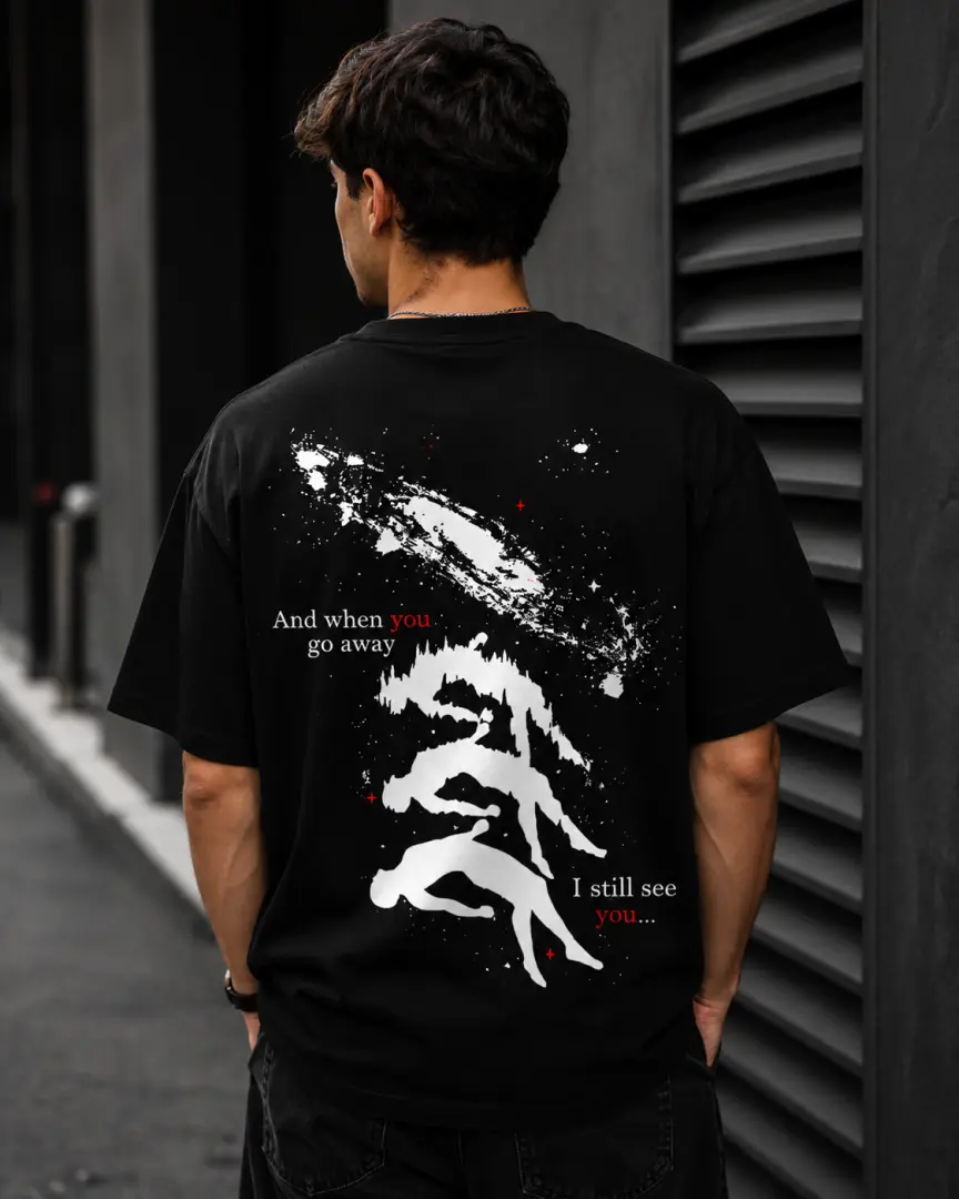 تيشيرت Cosmic Memories الأسود